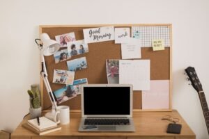 Functional wall organizers and pinboards for office storage